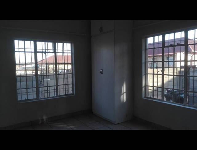 1 BEDROOM PROPERTY TO RENT IN SELECTION PARK